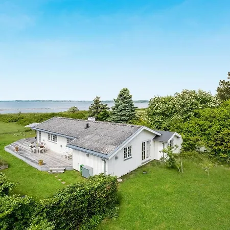 Nyaraló Three-bedroom In Knebel