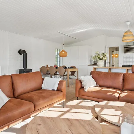 Three-bedroom In Semesterbostad Knebel
